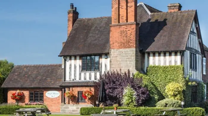 moat-house-hotel-17